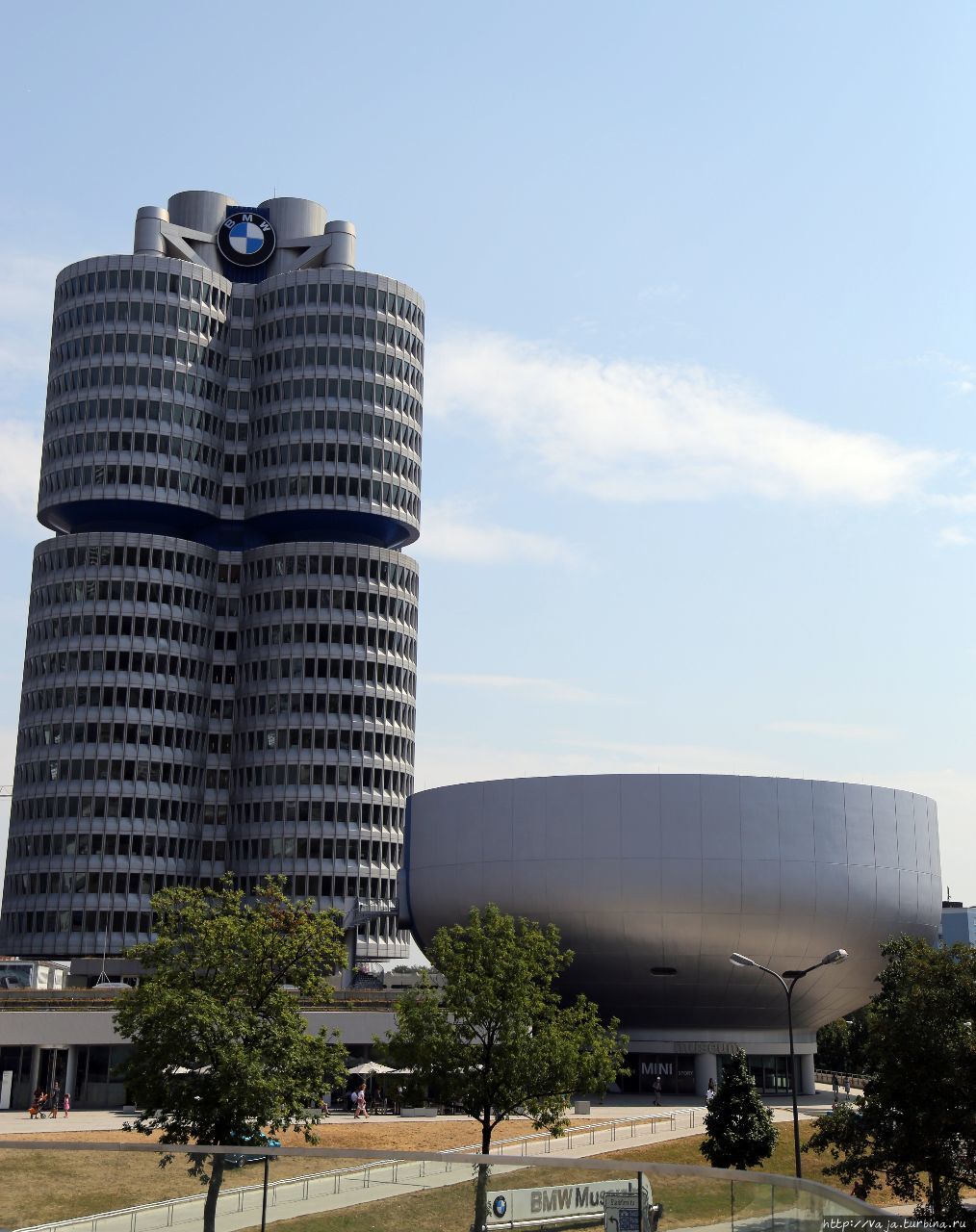 Выставочный центр и музей BMW. Вторая часть Мюнхен, Германия
