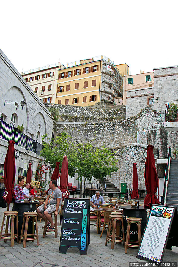 Центральная площадь Гибралтара  Casemates Square Гибралтар город, Гибралтар