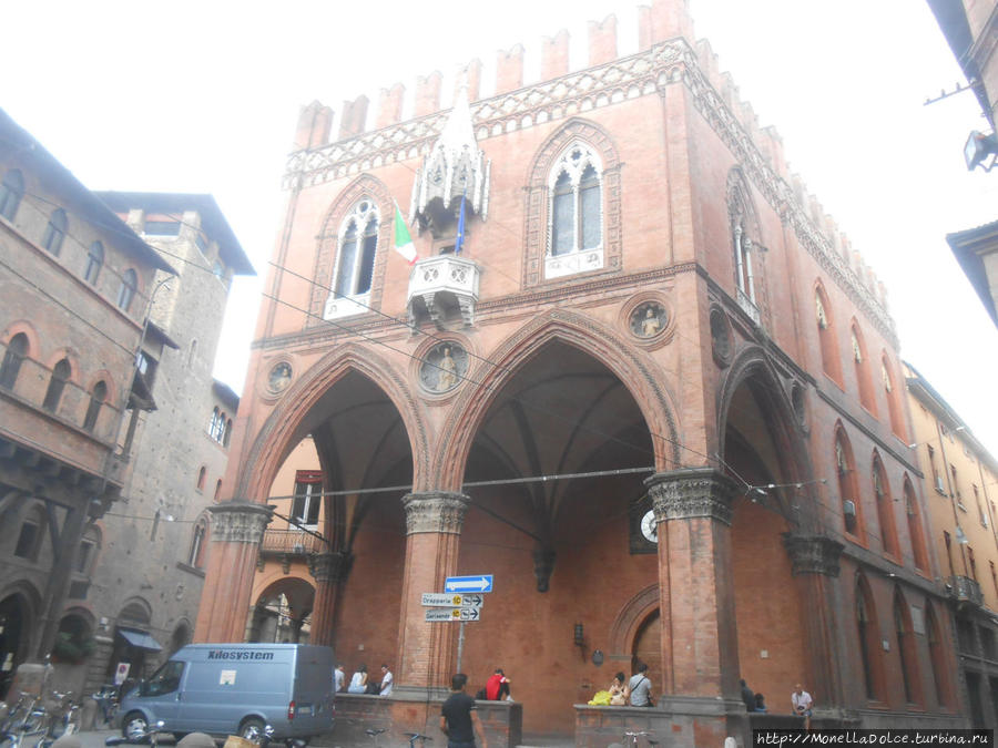 Болонья — особенности архитектуры Болонья, Италия