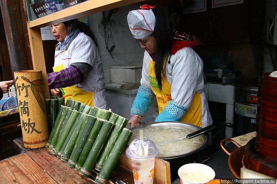 Рис с мясной подливкой — готовят в бамбуковой палочке Рис с мясной подливкой — готовят в бамбуковой палочке
