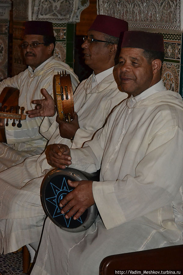 Музыканты в берберском ресторане Музыканты в берберском ресторане