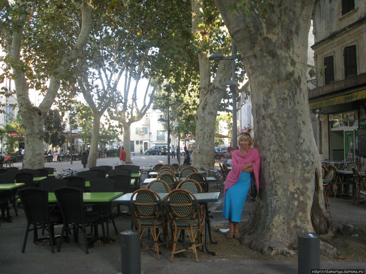 Розовая кашемировая накидка-пончо — очень удобная вещь, много лет возила ее с собой. Ее можно скомкать подушкой в самолете, а можно одеть, когда прохладно. Розовая кашемировая накидка-пончо — очень удобная вещь, много лет возила ее с собой. Ее можно скомкать подушкой в самолете, а можно одеть, когда прохладно.