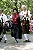 На танцевальном фестивале можно увидеть старинный трахт из раных регионов Шварцвальда.