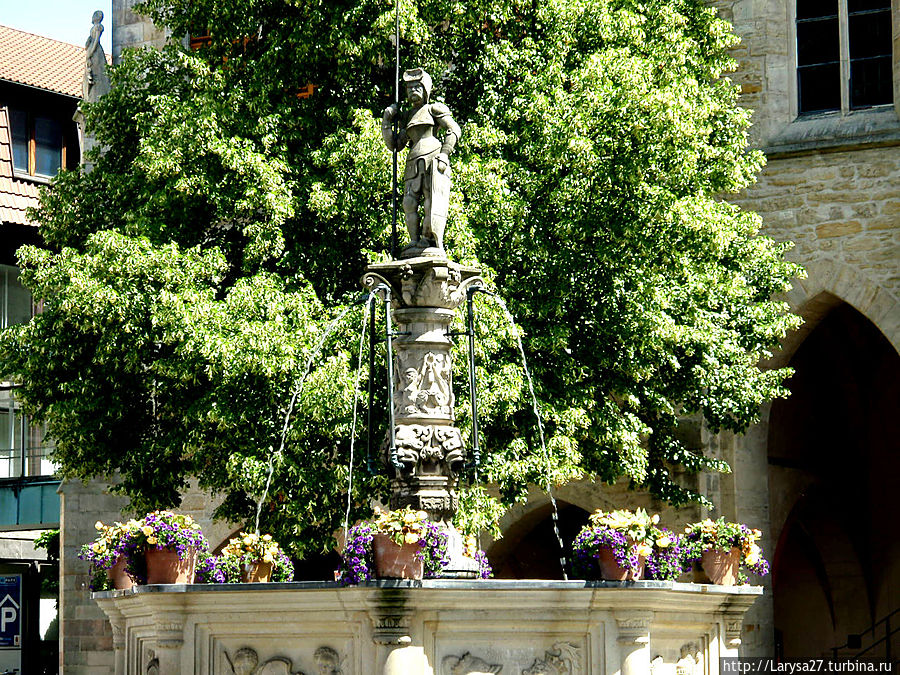 Рыночный фонтан Роланда Хильдесхайм, Германия