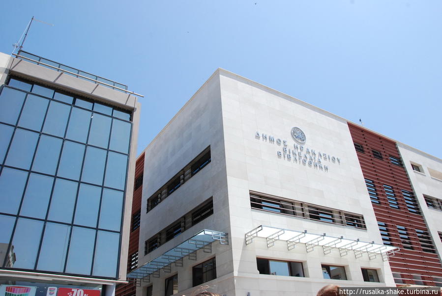 Центральная площадь Ираклиона Ираклион, Греция Центральная площадь Ираклиона Ираклион, Греция