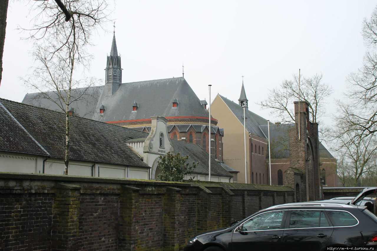 Монастырь на границе Бельгии и Нидерландов Ахел, Бельгия