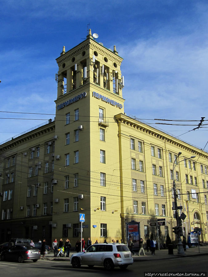 Видное здание в стиле Сталинской архитектуры на Комсомольском проспекте принадлежит компании Пермьэнерго Пермь, Россия
