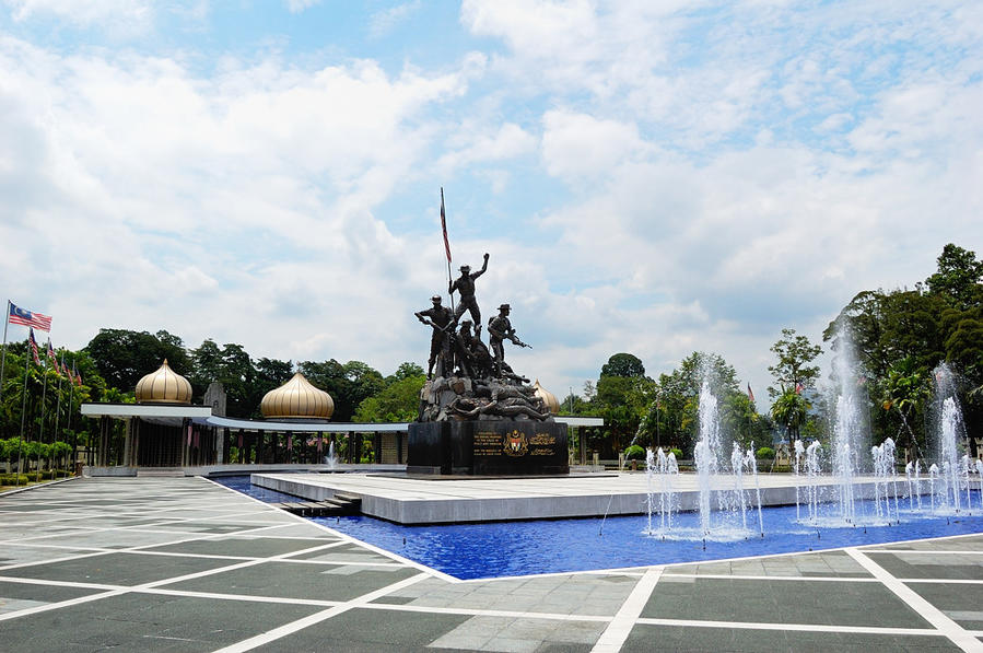 Национальный монумент — памятник героям гражданской войны 1950-х годов Куала-Лумпур, Малайзия