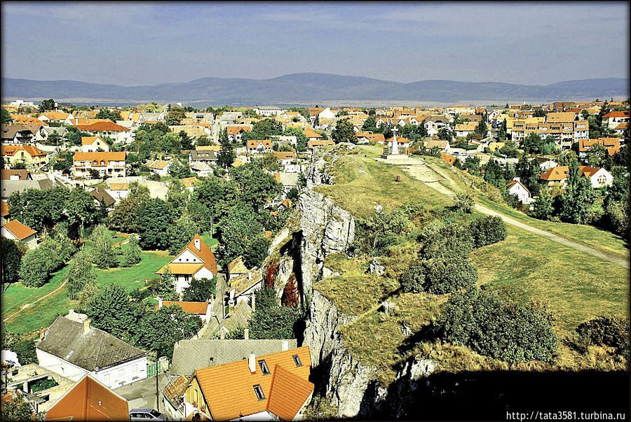 Иерусалимский холм: огромный скалистый выступ, нависающий над нижним городом. Веспрем, Венгрия