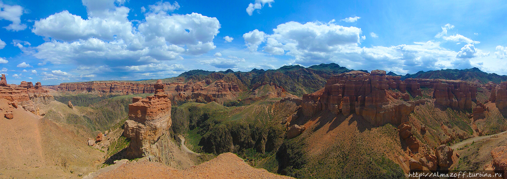 Красные скалы и красные девицы Чарына Чарынский Каньон Национальный Парк, Казахстан