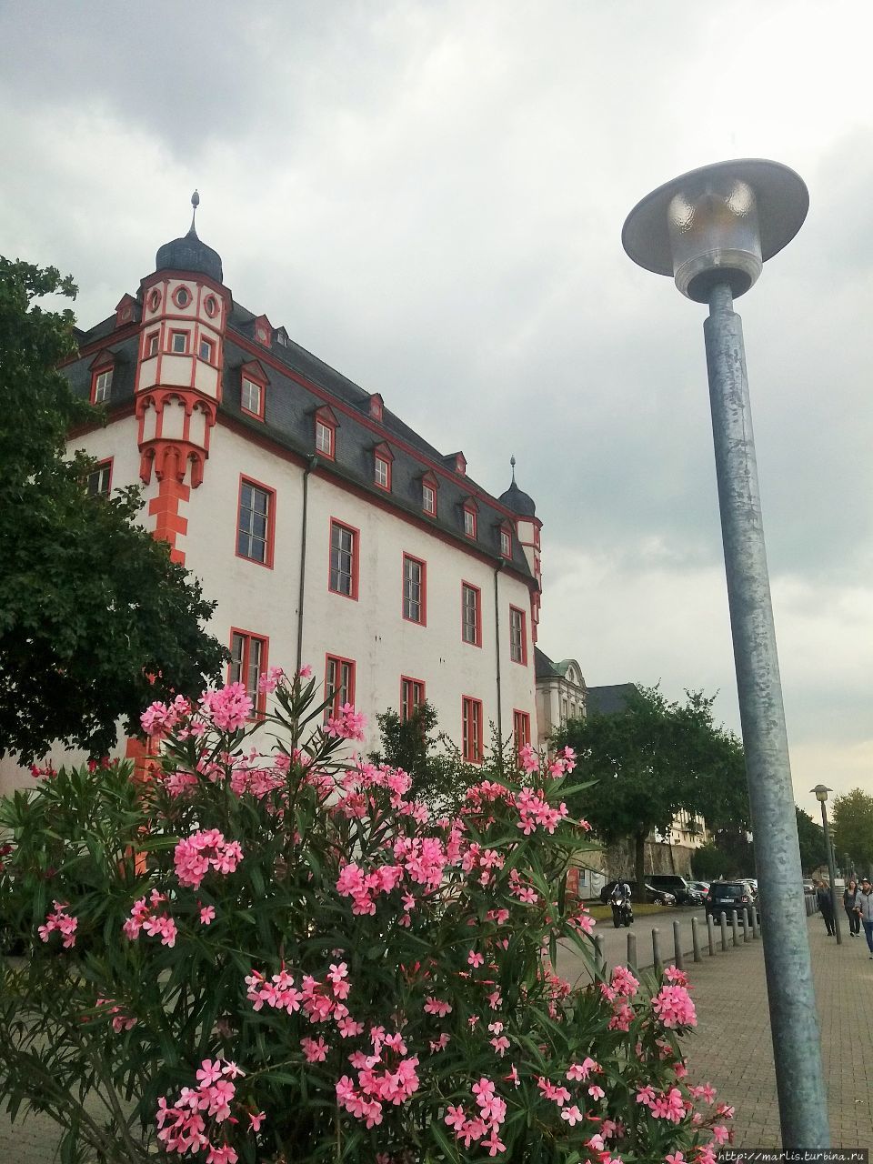 Флоринсмаркт — площадь трех религий Кобленц, Германия
