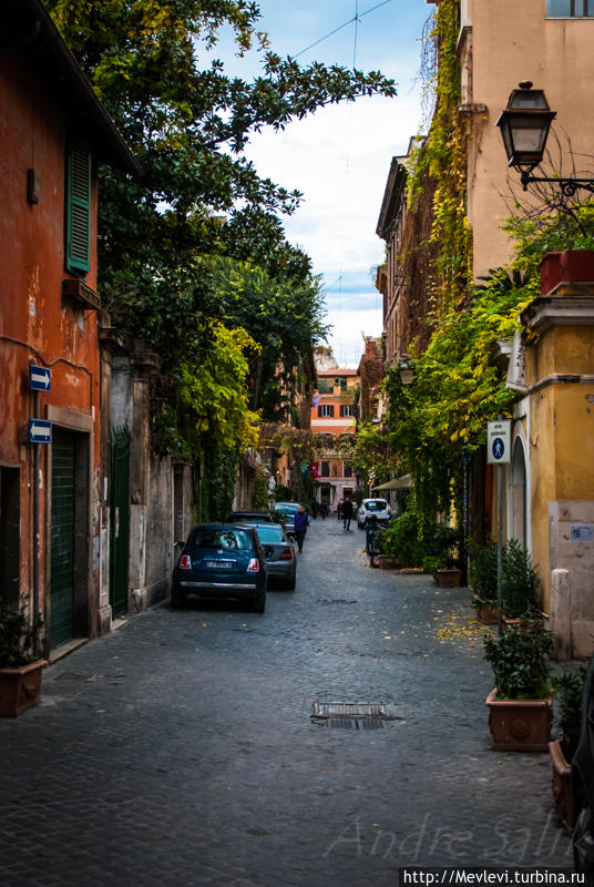 Крошечная тихая улочка Рима Рим, Италия