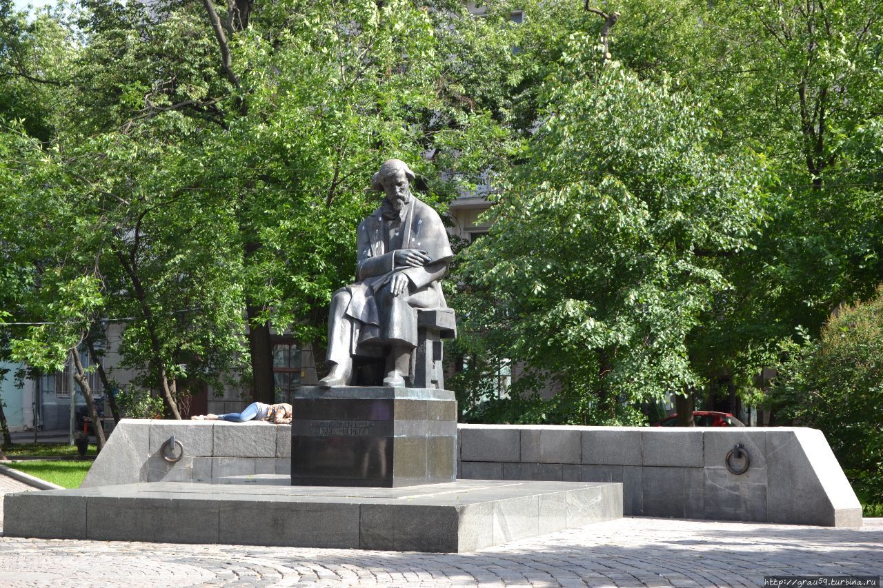 Памятник Н.Г.Чернышевскому / Памятник Н.Г.Чернышевскому