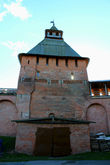 Спасская башня получила своё название благодаря церкви Спаса Преображения на воротах. Башня изображена на 5 рублёвой Российской банкноте.