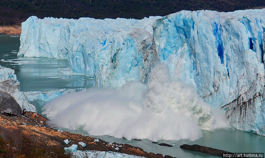иногда откалывающиеся и падающие массивы столь велики, что возникает эффект настоящего взрыва, с соответствующим звуком иногда откалывающиеся и падающие массивы столь велики, что возникает эффект настоящего взрыва, с соответствующим звуком