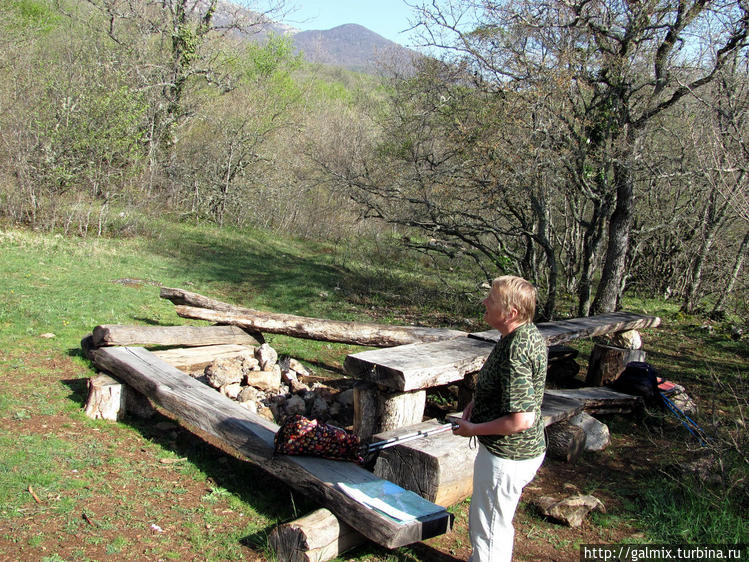 Стоянка перед Парагильмен Стоянка перед Парагильмен
