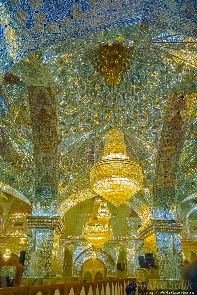 Зеркальная мечеть-мавзолей Шах-Черах Шираз, Иран