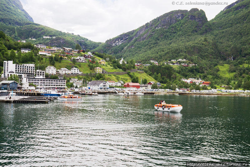 16. Отплываем на круизном пароме. Гейрангер удаляется, а впереди нас ждут красоты Гейрангер-фьорда. Этот фьорд считается самым красивым в Норвегии. Гейрангер - Гейрангерфьорд, Норвегия