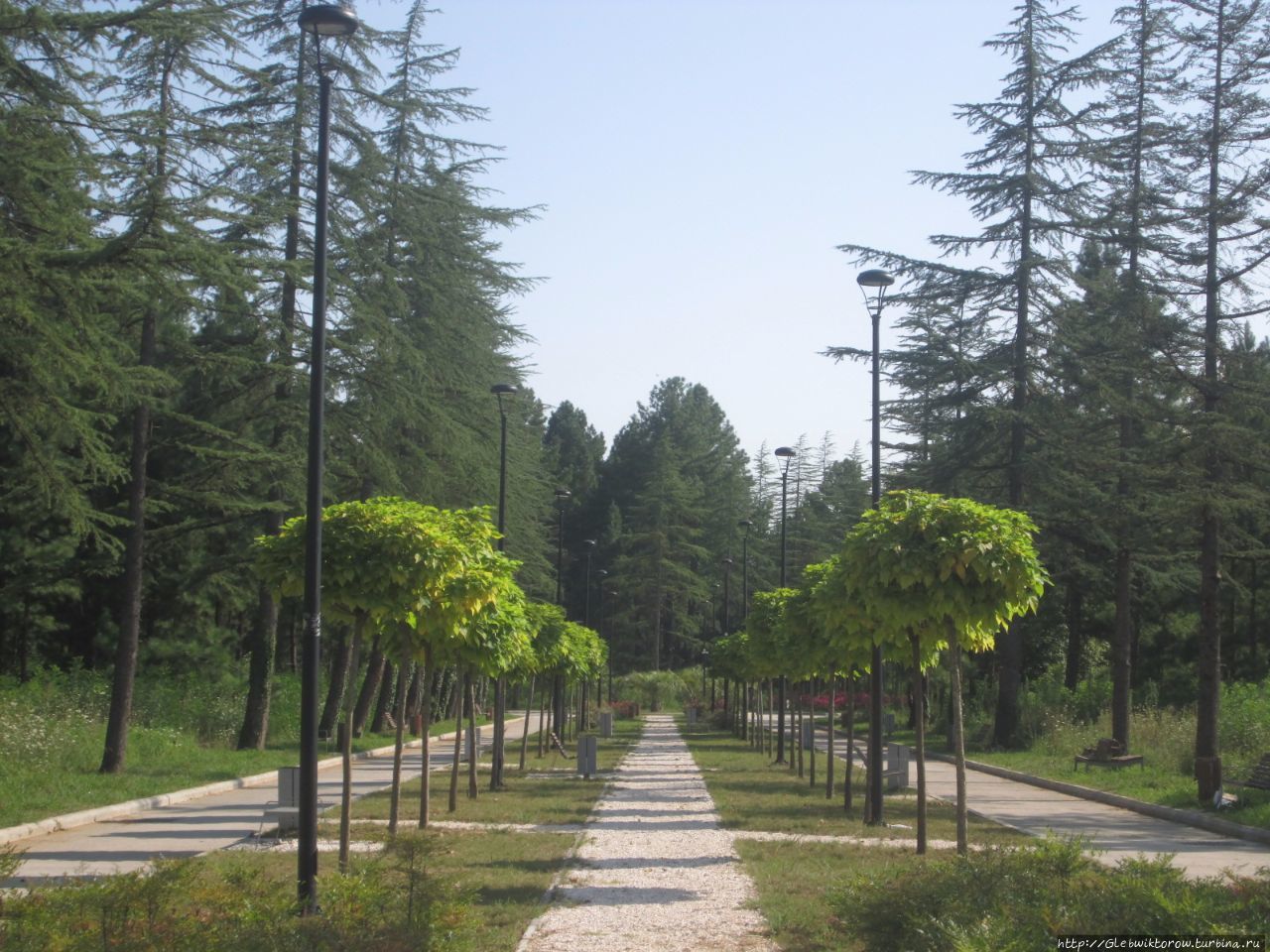 Прогулка по курортному парку в центре Цхалтубо, Грузия