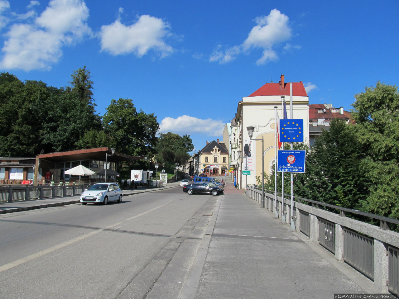 Мост разделяющий польскую и чешскую части города Цешин, Польша