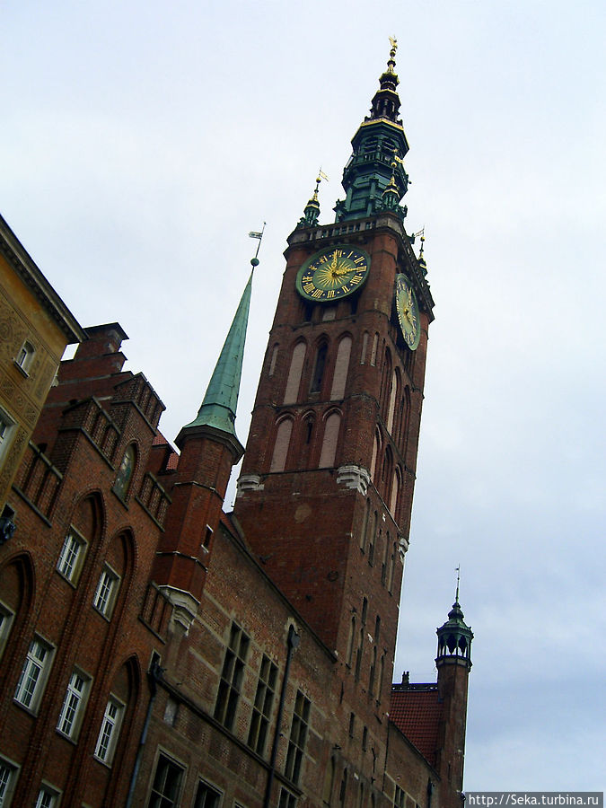 Ратуша Главного Города — строилась в XIV-XV вв. Её высота — более 80-ти метров. Ратуша Главного Города — строилась в XIV-XV вв. Её высота — более 80-ти метров.