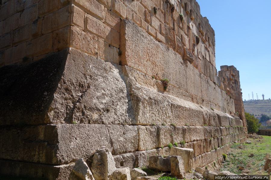 Вид на трилитоны Ливан Вид на трилитоны Ливан