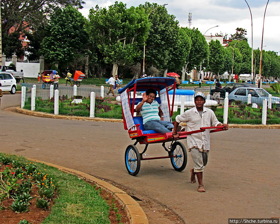 последней прибыла наша гид Николь последней прибыла наша гид Николь