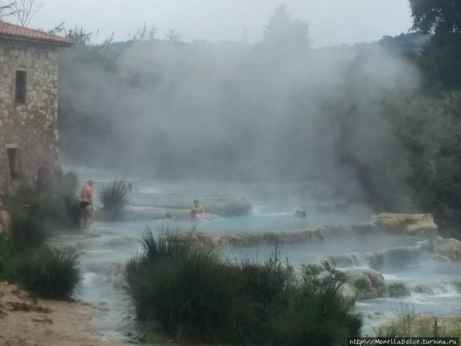 Cascate del Mulino: бассейны и водопад термальной воды Сатурния, Италия