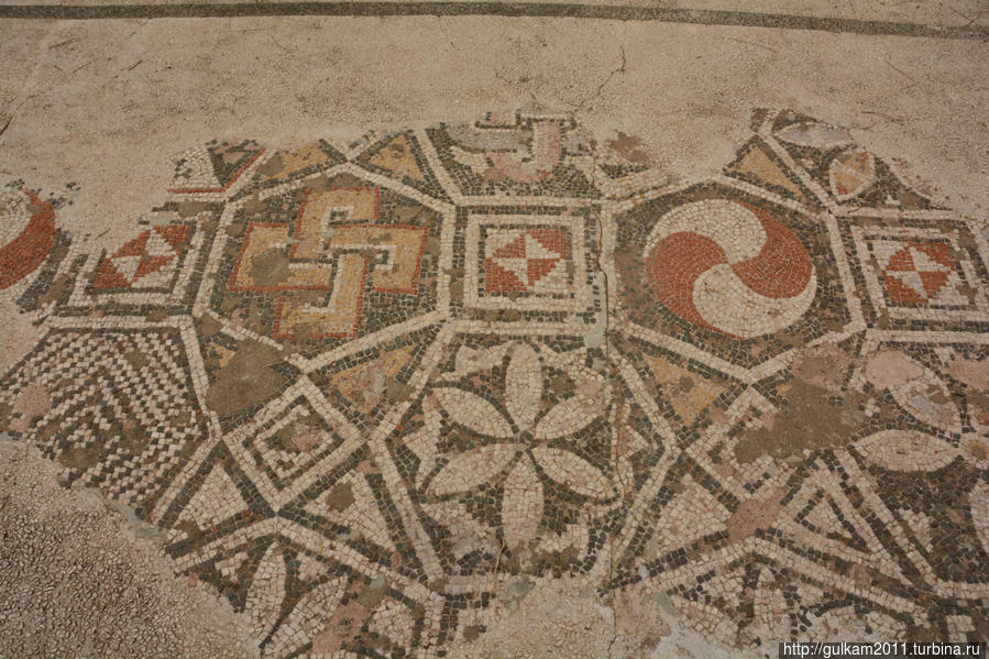 чудесные мозаики на полу древней синагоги Эгейский регион, Турция