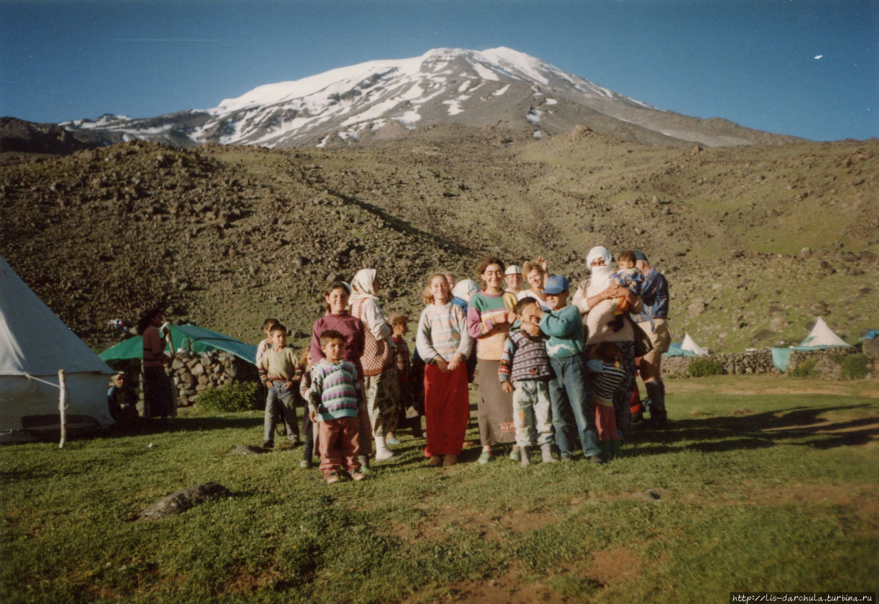 Жители горного селения, 2002 год Гора Арарат (5137м), Турция