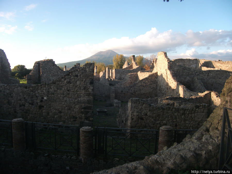 И напоследок фото на фоне Везувия Помпеи, Италия