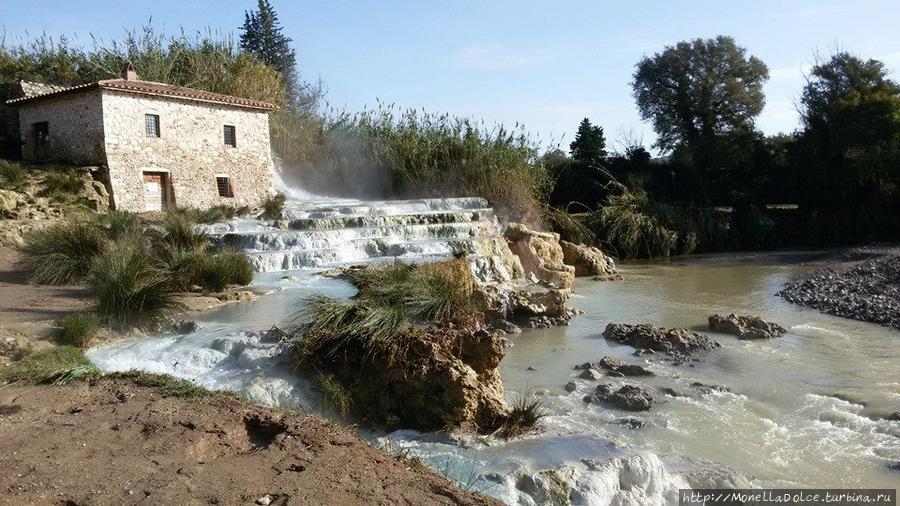 Cascate del Mulino: бассейны и водопад термальной воды Сатурния, Италия