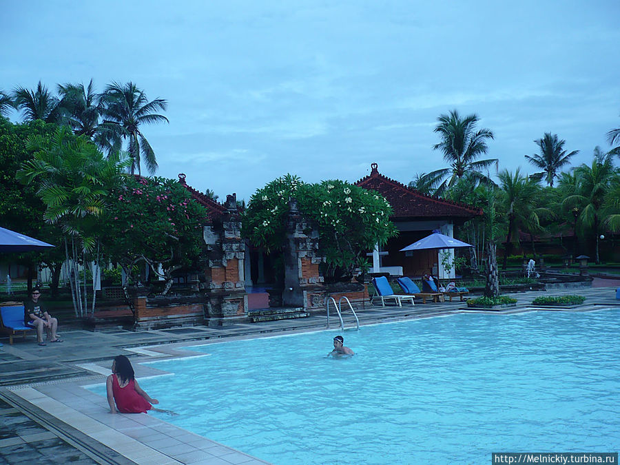 Отель и пляж Inna Putri Bali Нуса-Дуа, Индонезия