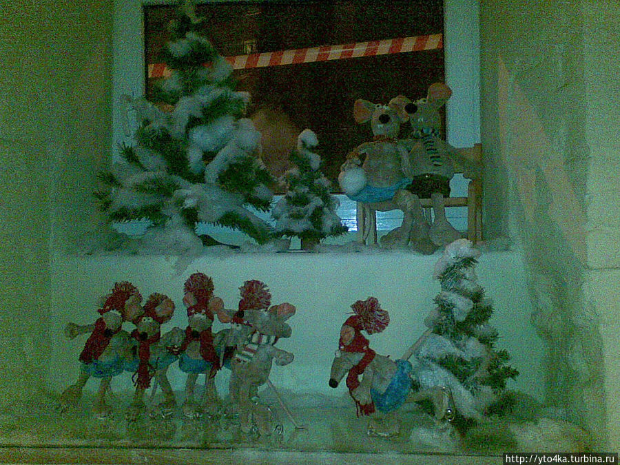 За окном снег, гололёд, падают сосульки.. , а внутри тепло, красиво и ощущение скорого Нового года.. Москва, Россия За окном снег, гололёд, падают сосульки.. , а внутри тепло, красиво и ощущение скорого Нового года.. Москва, Россия