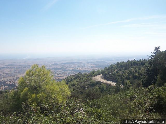Чем ближе к крепости , тем извилистее дорога. Чем ближе к крепости , тем извилистее дорога.