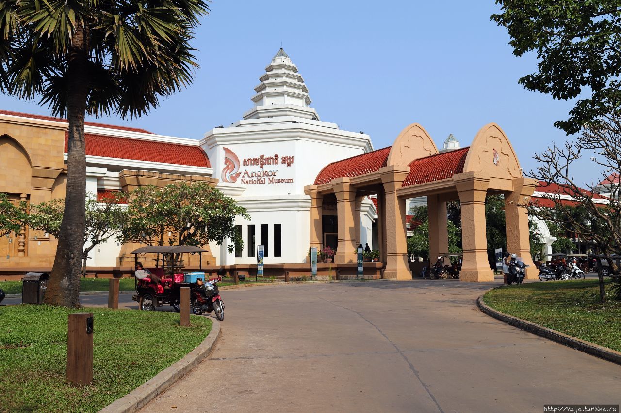 Национальный музей Ангор Вата. Первая часть Сиемреап, Камбоджа