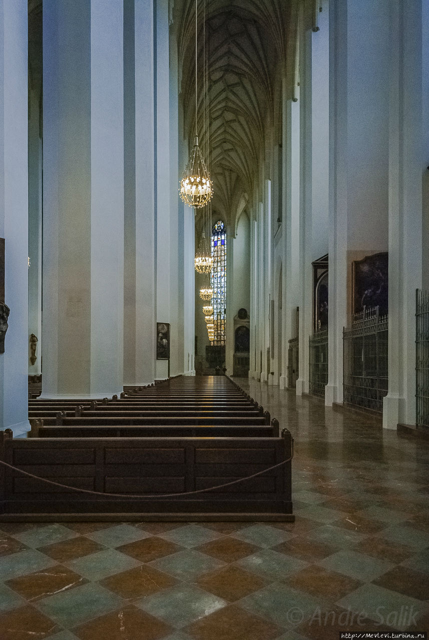 Фрауэнкирхе (нем. Frauenkirche) Мюнхен, Германия Фрауэнкирхе (нем. Frauenkirche) Мюнхен, Германия
