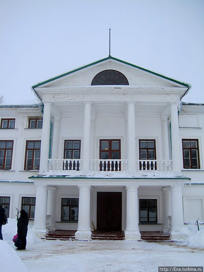 Главный дом. Крыльцо Главный дом. Крыльцо