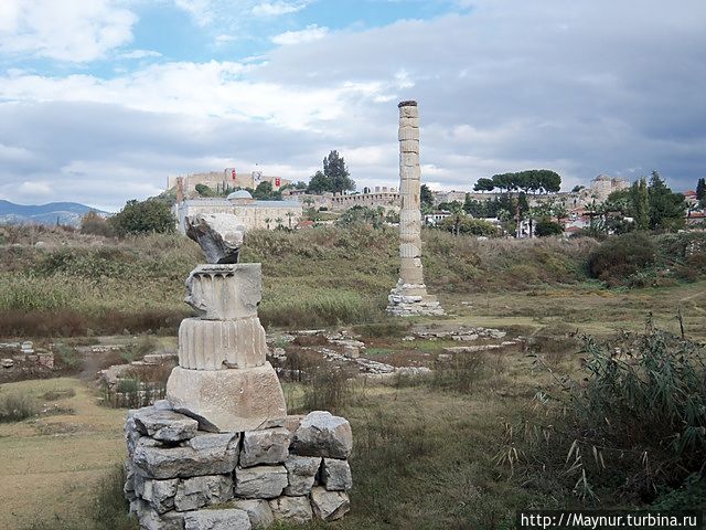 Остатки некогда величественного храма Артемиды. Сельчук, Турция