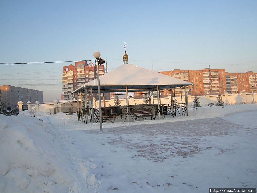 Летняя беседка на территории. Летняя беседка на территории.