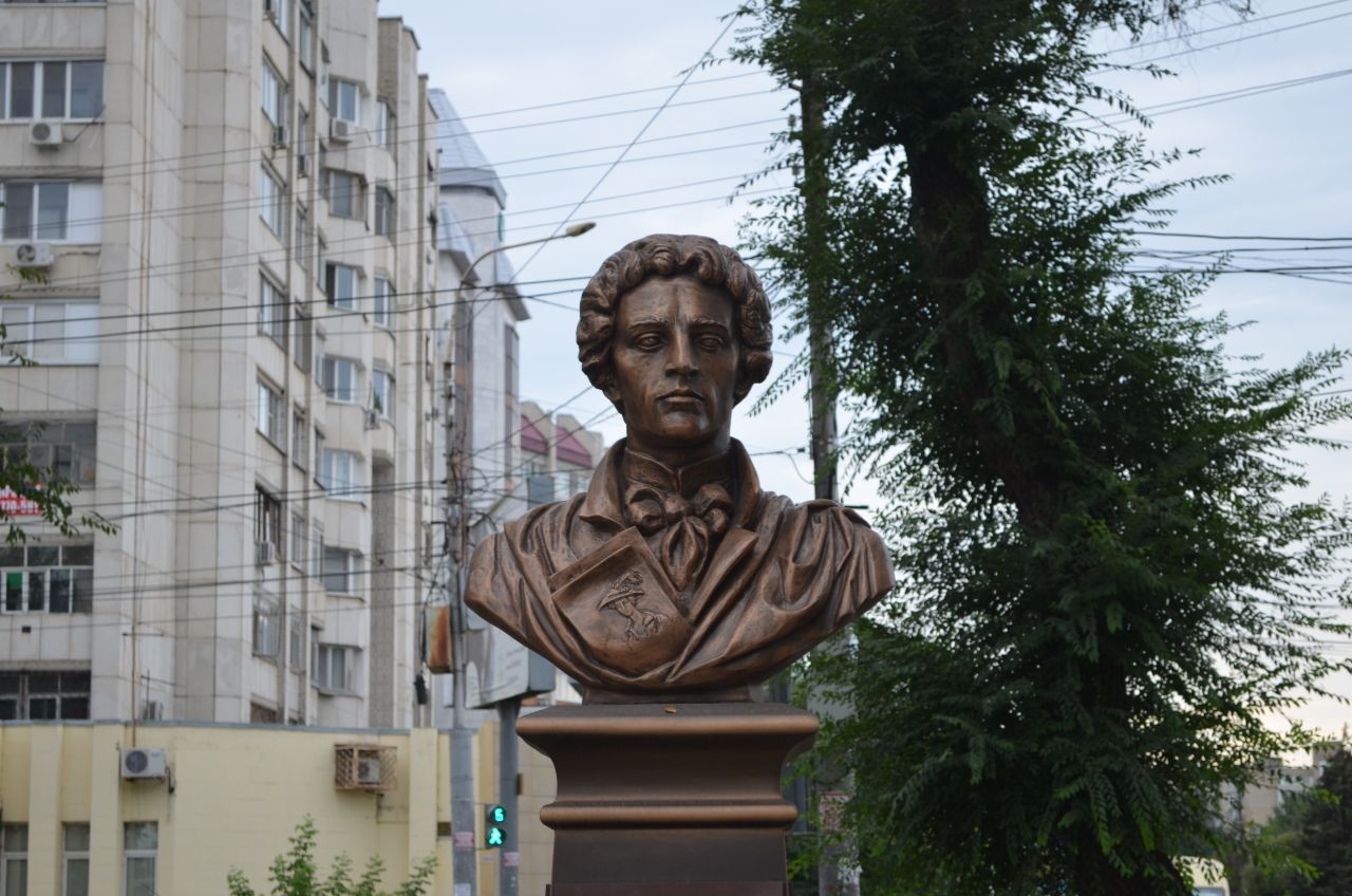 Сквер первой учительницы Энгельс, Россия