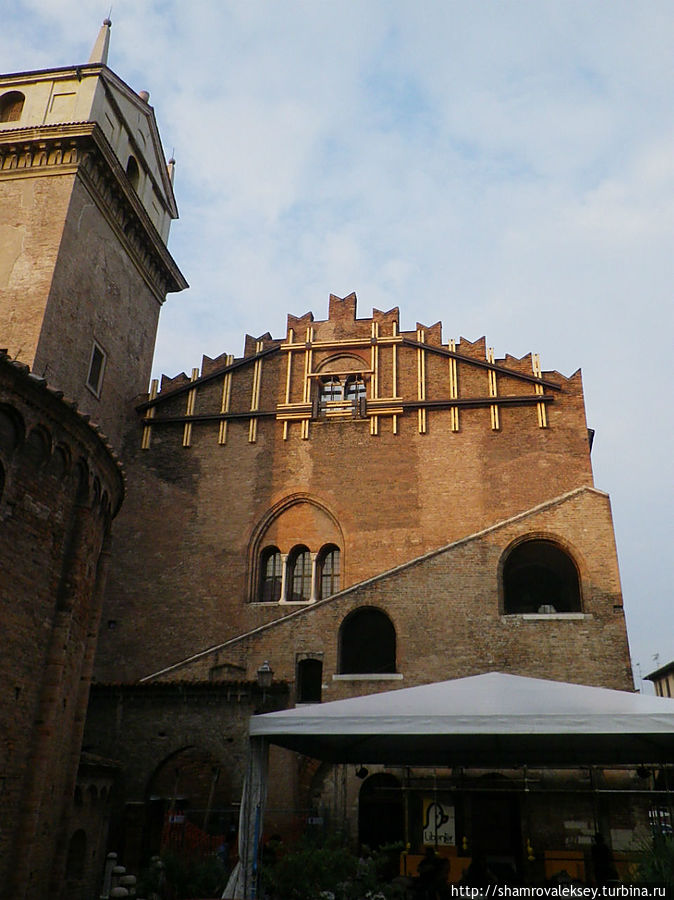 Мантуя. По улицам и площадям старинного города Мантуя, Италия Мантуя. По улицам и площадям старинного города Мантуя, Италия