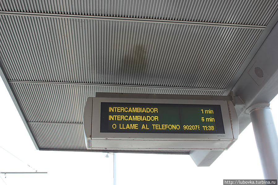 Электронное табло на трамвайных остановках. Остров Тенерифе, Испания