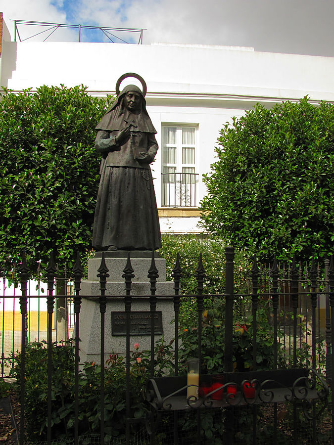 Обилие таких памятников свидетельствует о сильной религиозности этих мест Обилие таких памятников свидетельствует о сильной религиозности этих мест