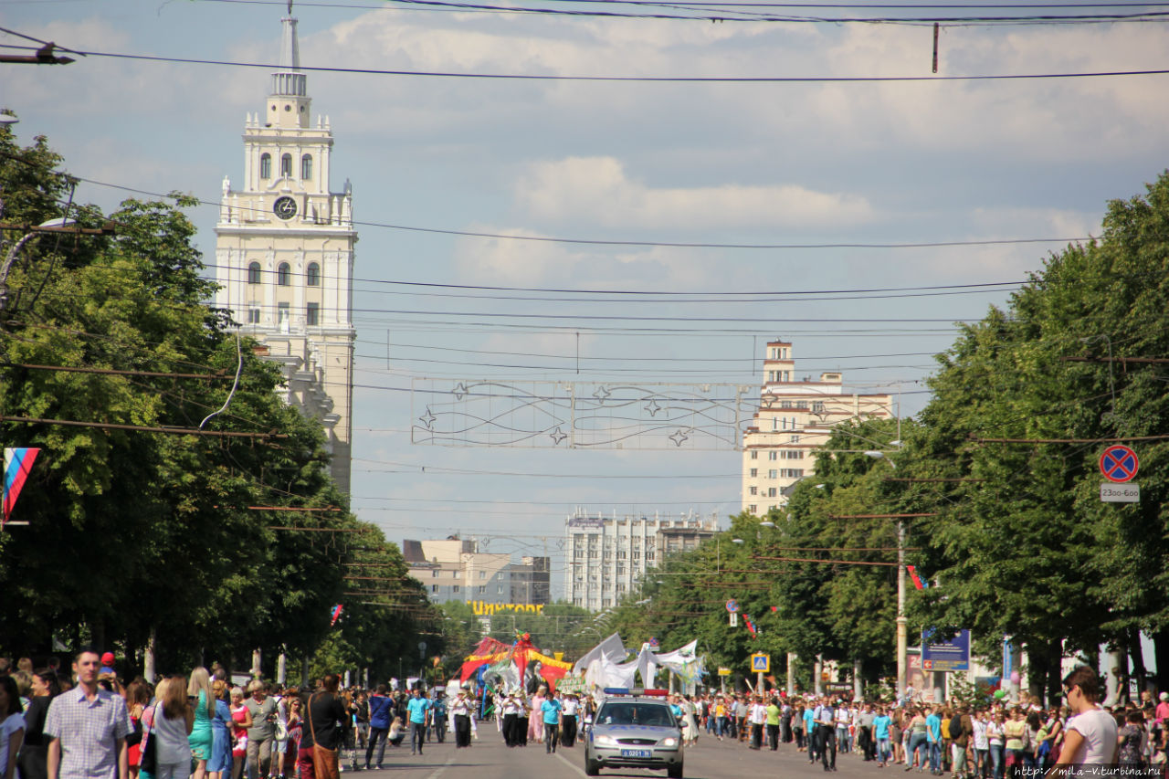 Полет над городом или парад уличных театров в Воронеже Воронеж, Россия