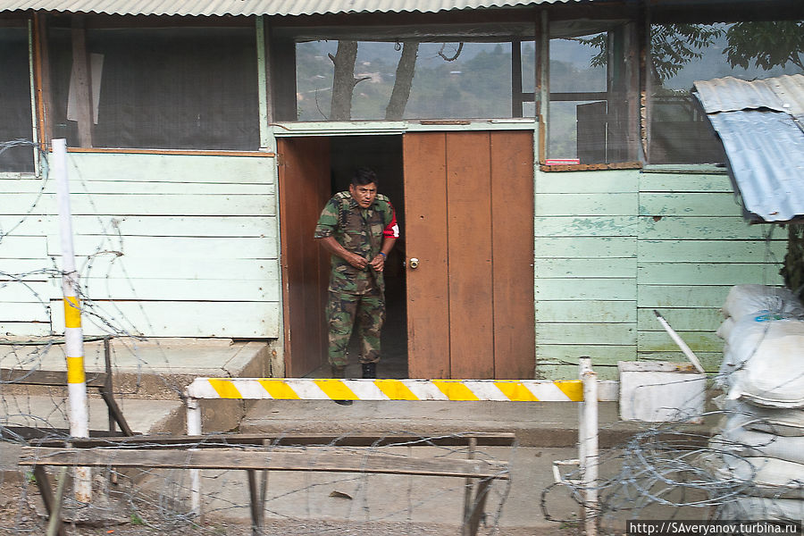 Армейский пост Сан-Кристобаль-де-Лас-Касас, Мексика Армейский пост Сан-Кристобаль-де-Лас-Касас, Мексика