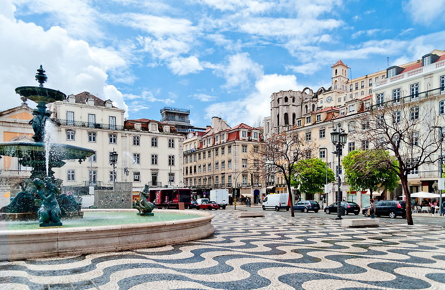 Лиссабонцы настоящие художники. Шедевральные городские пейзажи открываются и на больших площадях. Лиссабон, Португалия