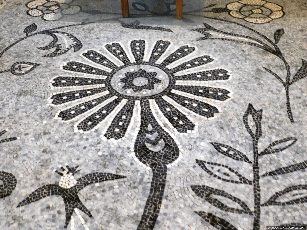 Мозаичный пол храма Абрамцево, Россия