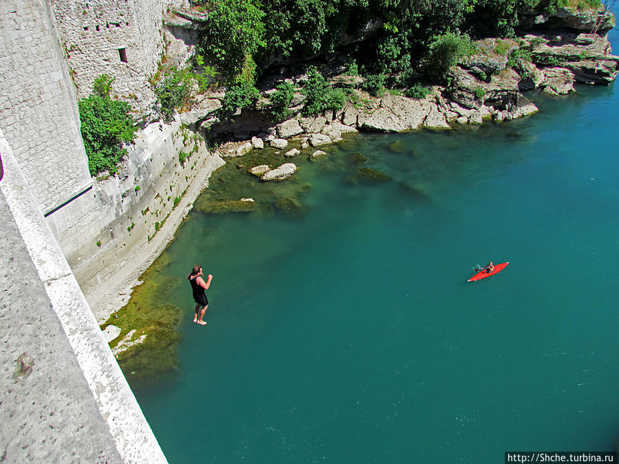 Прыжки со Старого моста в реку Мостар, Босния и Герцеговина