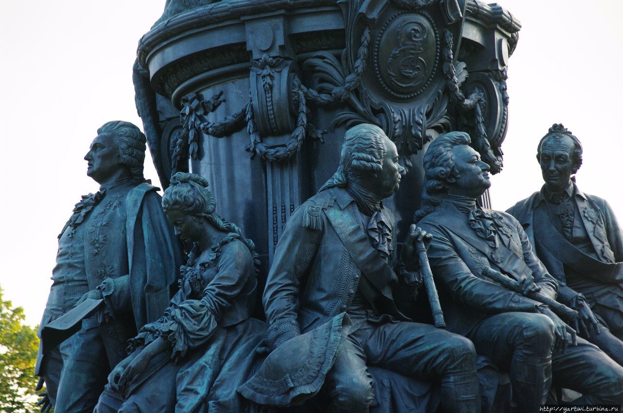 Фрагмент памятника Екатер